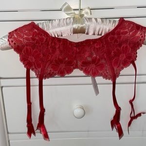 Victoria’s Secret Vintage Desire Stretch Lace Garter - Never Worn w/tag/Sz S/Red